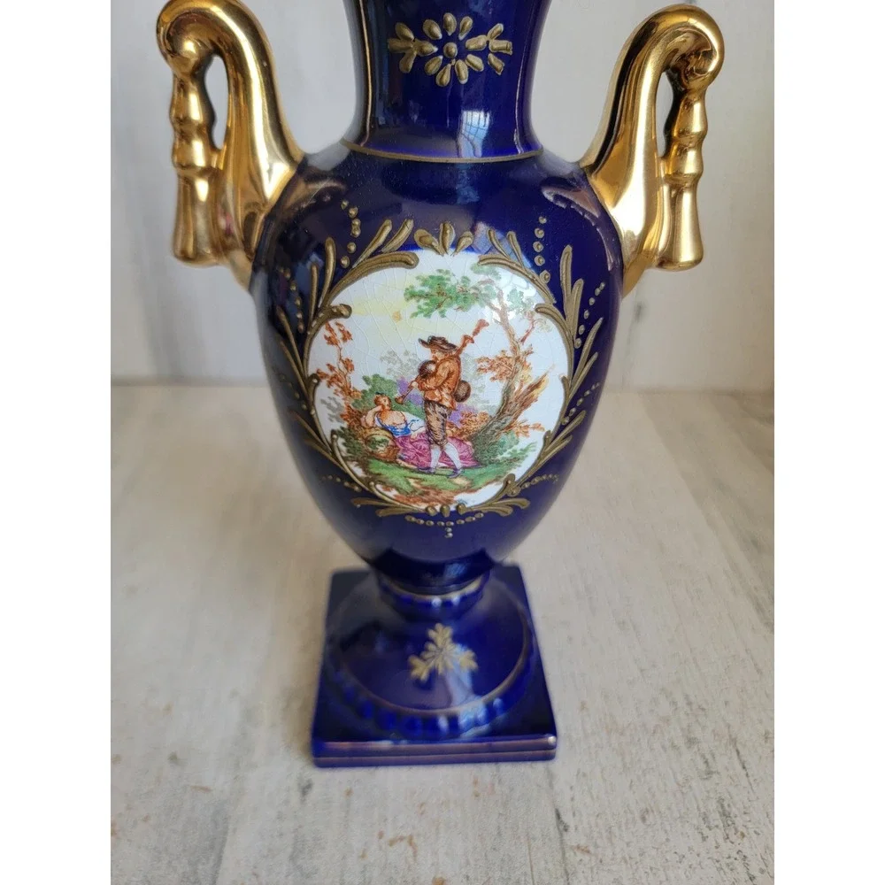 Vintage‎ Cobalt blue Scenic Victorian couple vase bagpipe lidded unique home - Picture 2 of 11
